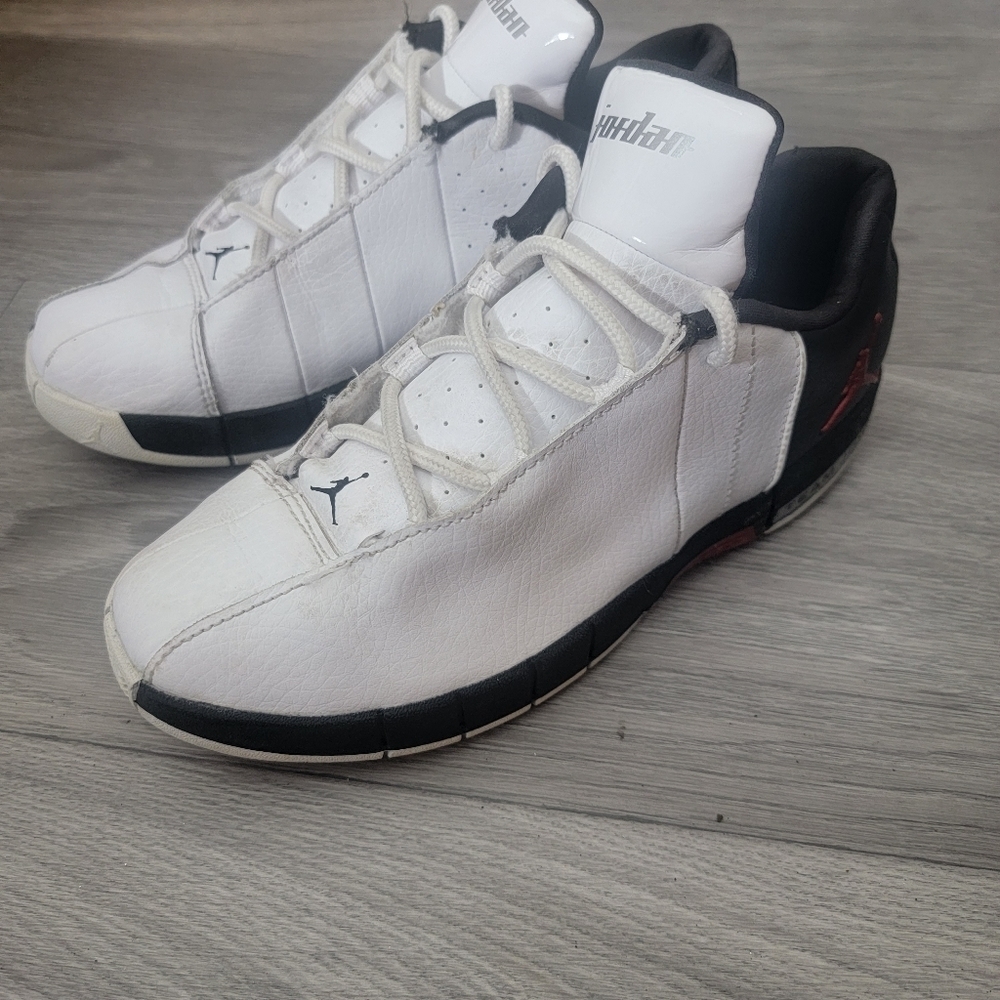 Jordan White Black Shoes Size 2 Youth Team‎ Jordan Style Jumpman  Basketball
